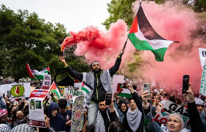 Students walk out of class in the University of Texas in solidarity